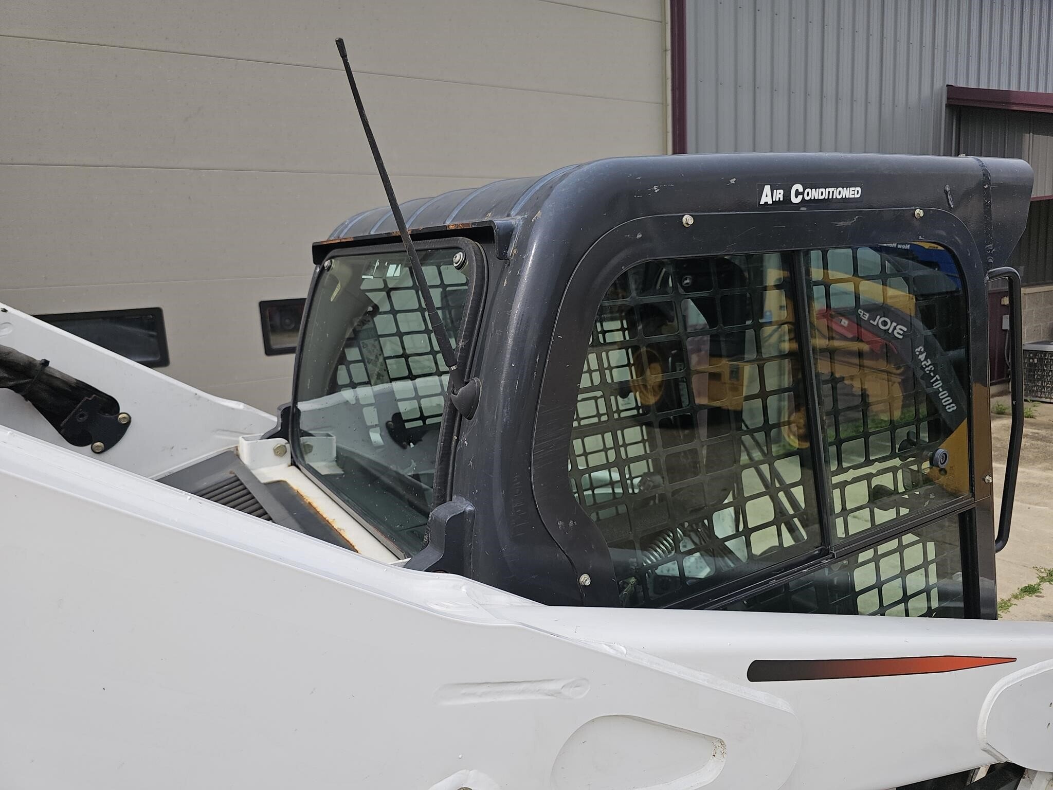 2011 Bobcat S650 Skid Steer thumbnail 6