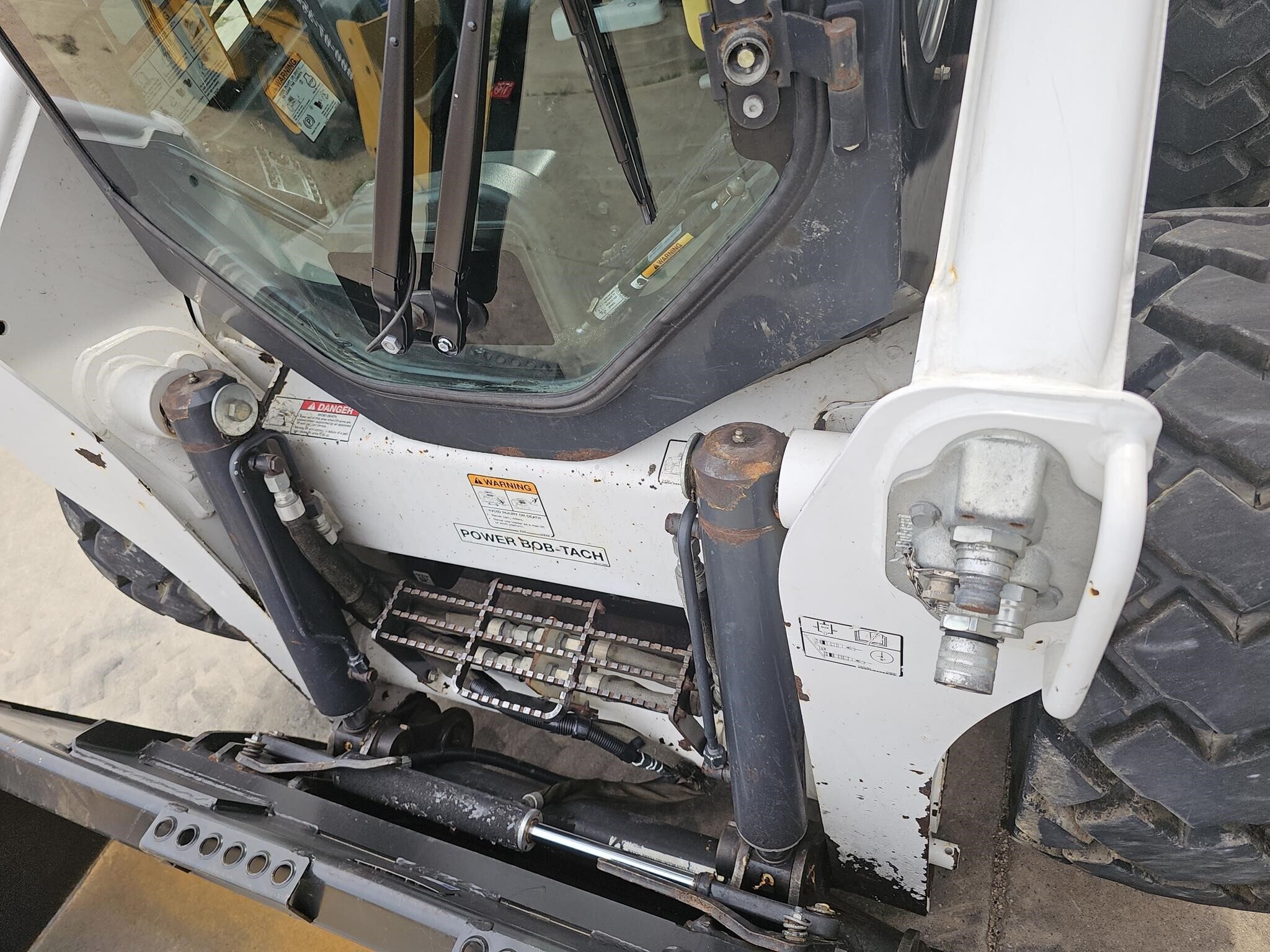 2011 Bobcat S650 Skid Steer thumbnail 7