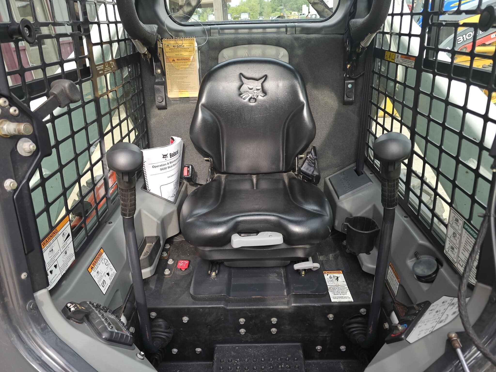 2011 Bobcat S650 Skid Steer thumbnail 8