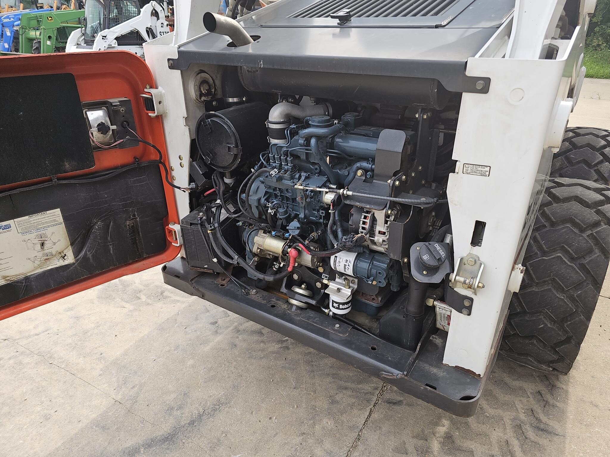 2011 Bobcat S650 Skid Steer thumbnail 9