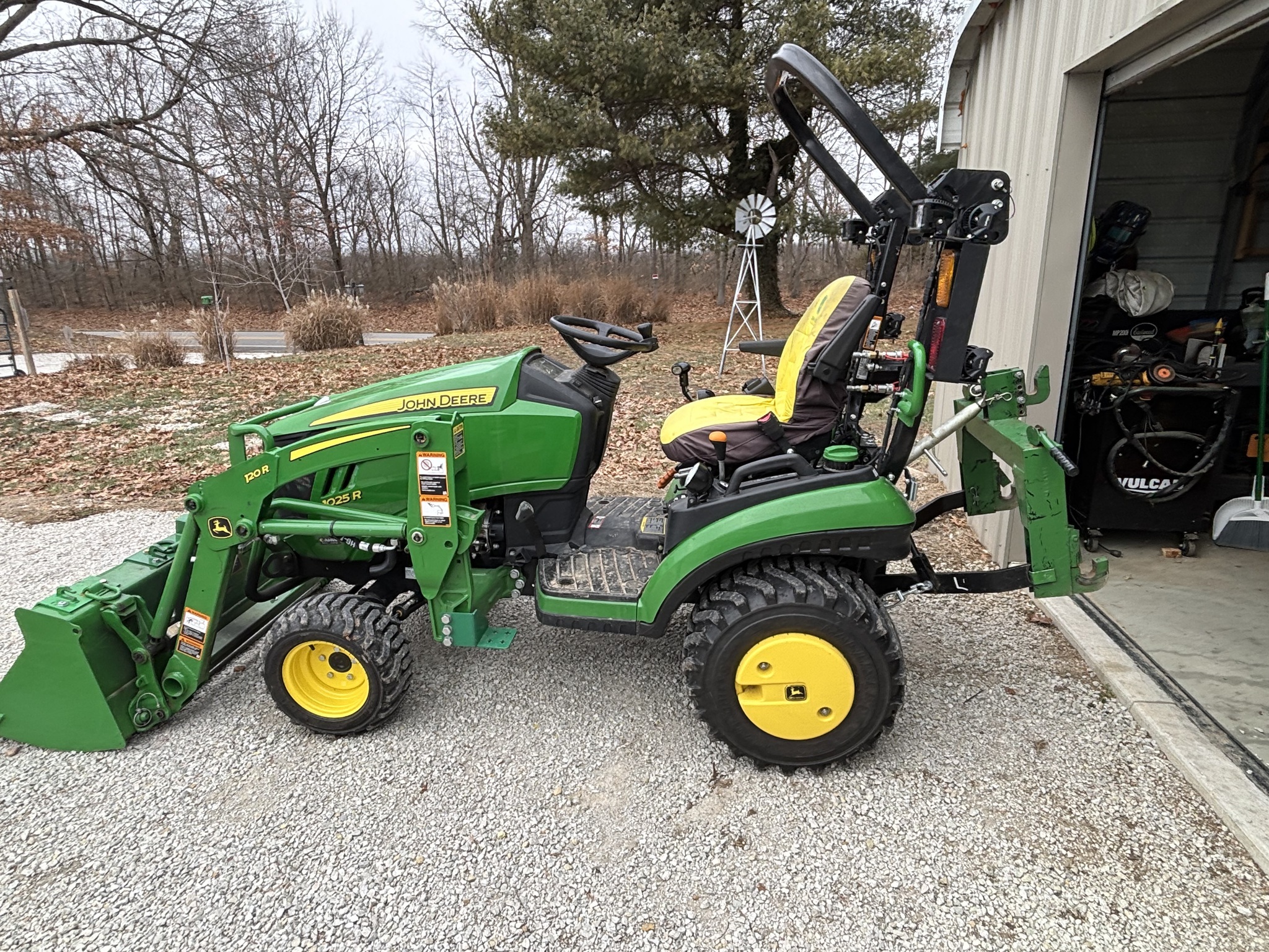 2023 John Deere 1025R thumbnail 2