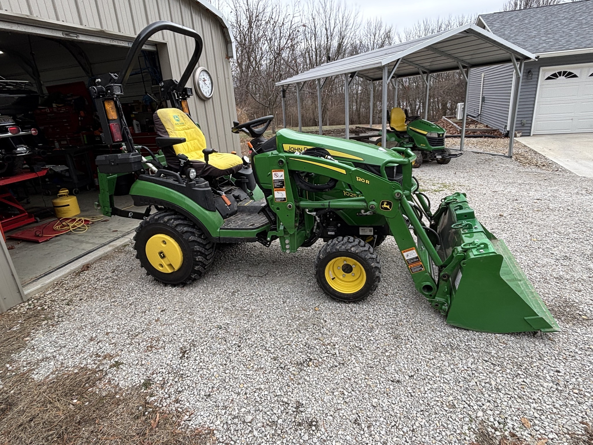 2023 John Deere 1025R thumbnail 5