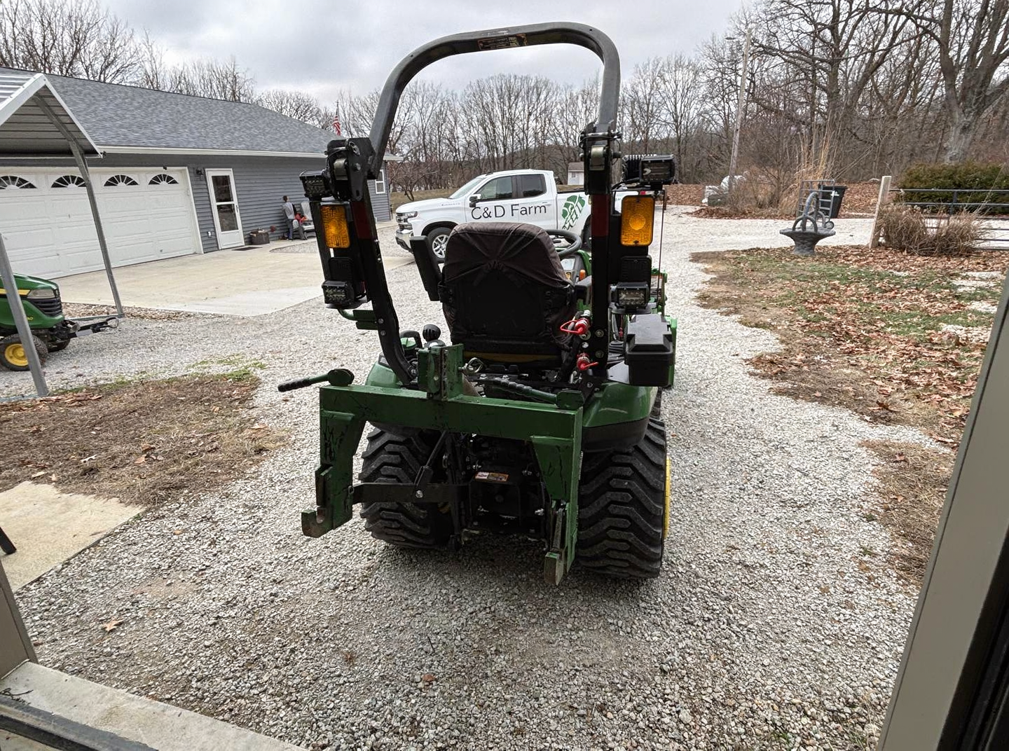 2023 John Deere 1025R thumbnail 6