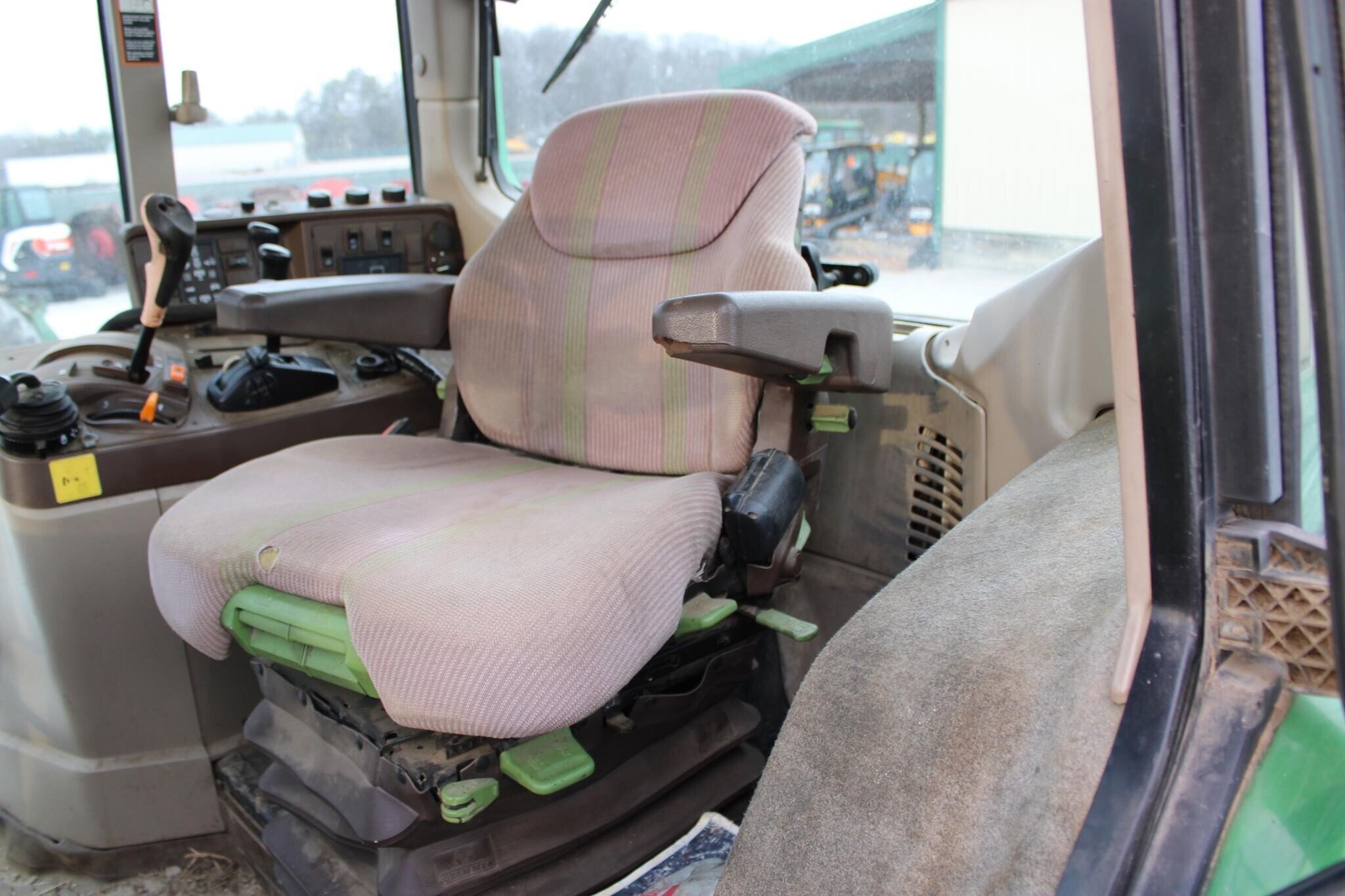 2006 John Deere 7220 thumbnail 8