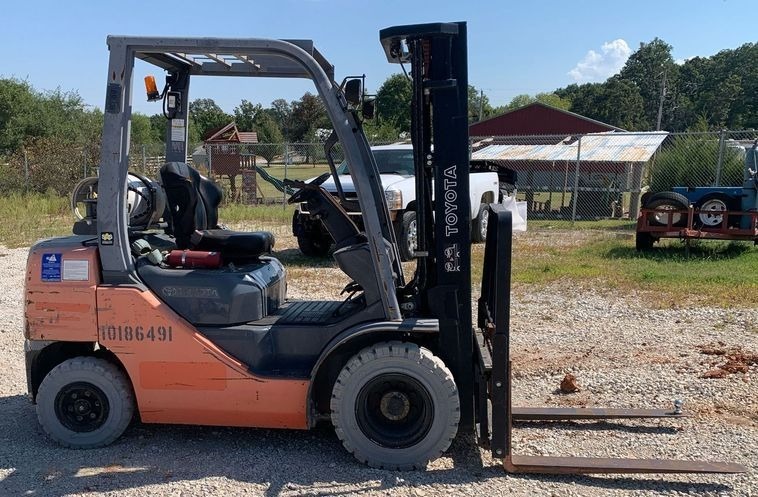 2014 Toyota 8FGU25 Forklift thumbnail 3