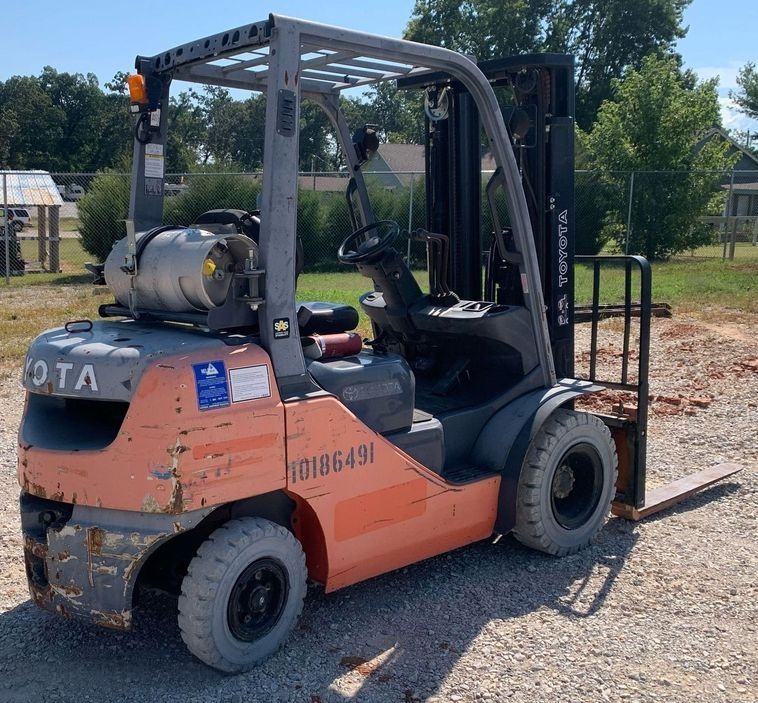 2014 Toyota 8FGU25 Forklift thumbnail 4