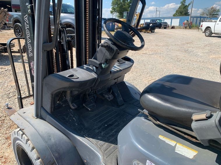 2014 Toyota 8FGU25 Forklift thumbnail 9